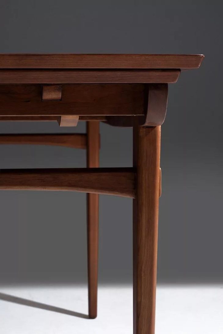 从侧面看俨然中国古代建筑上的斗拱形式