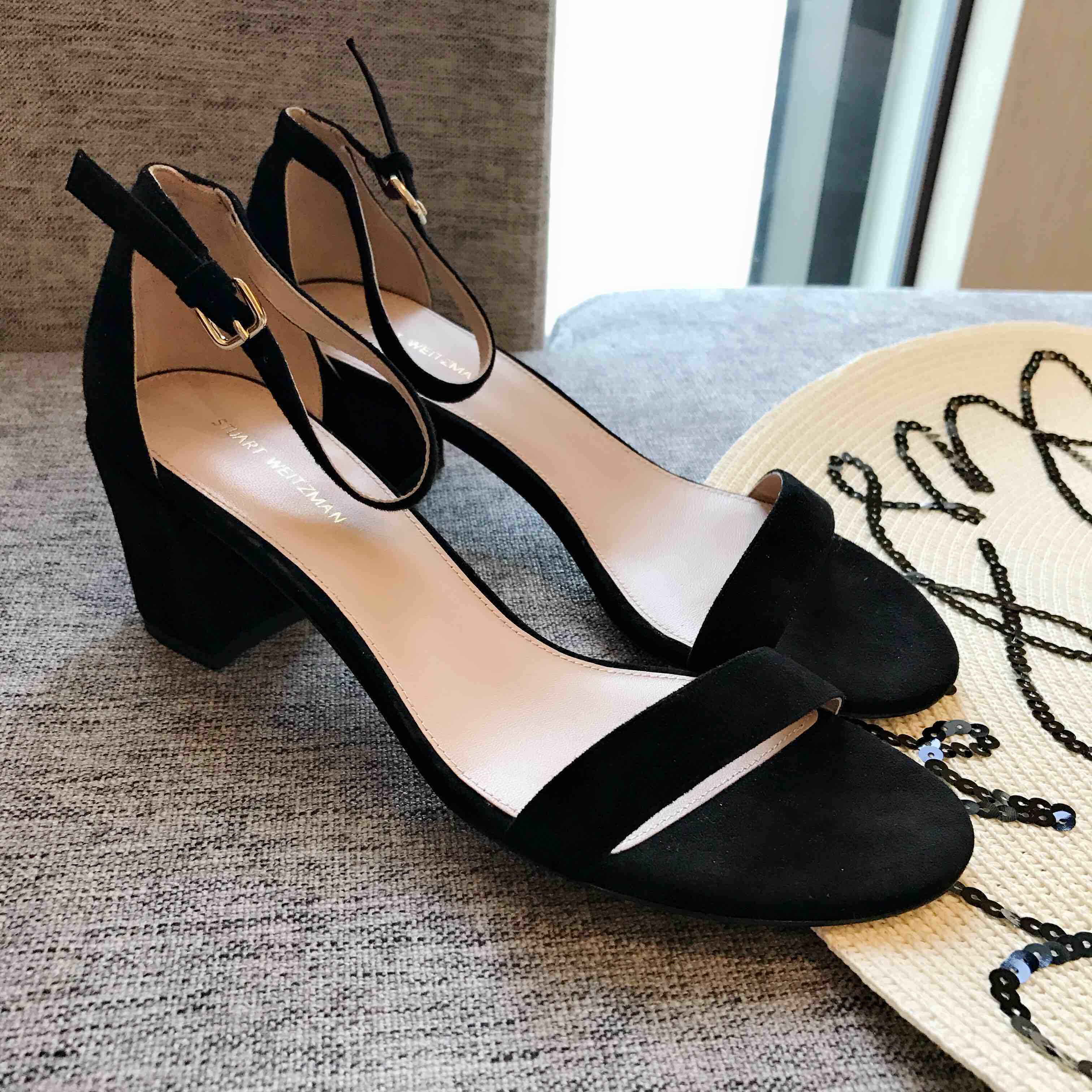 现货～真的太好穿又舒服!sw一字带凉鞋