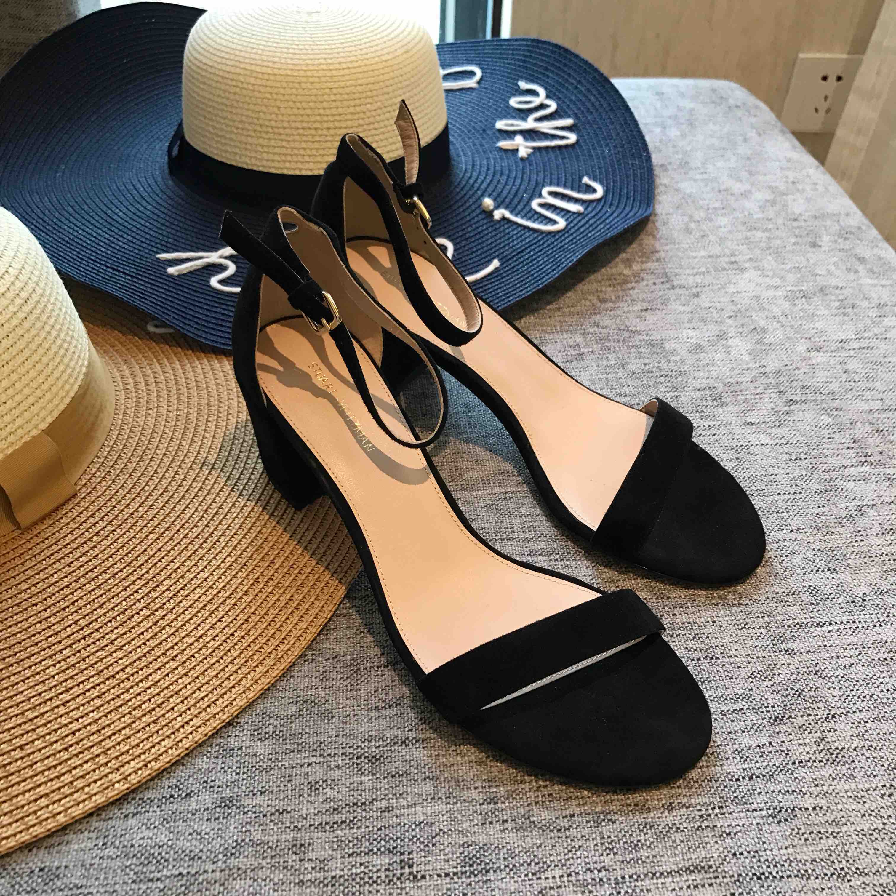 现货～真的太好穿又舒服!sw一字带凉鞋