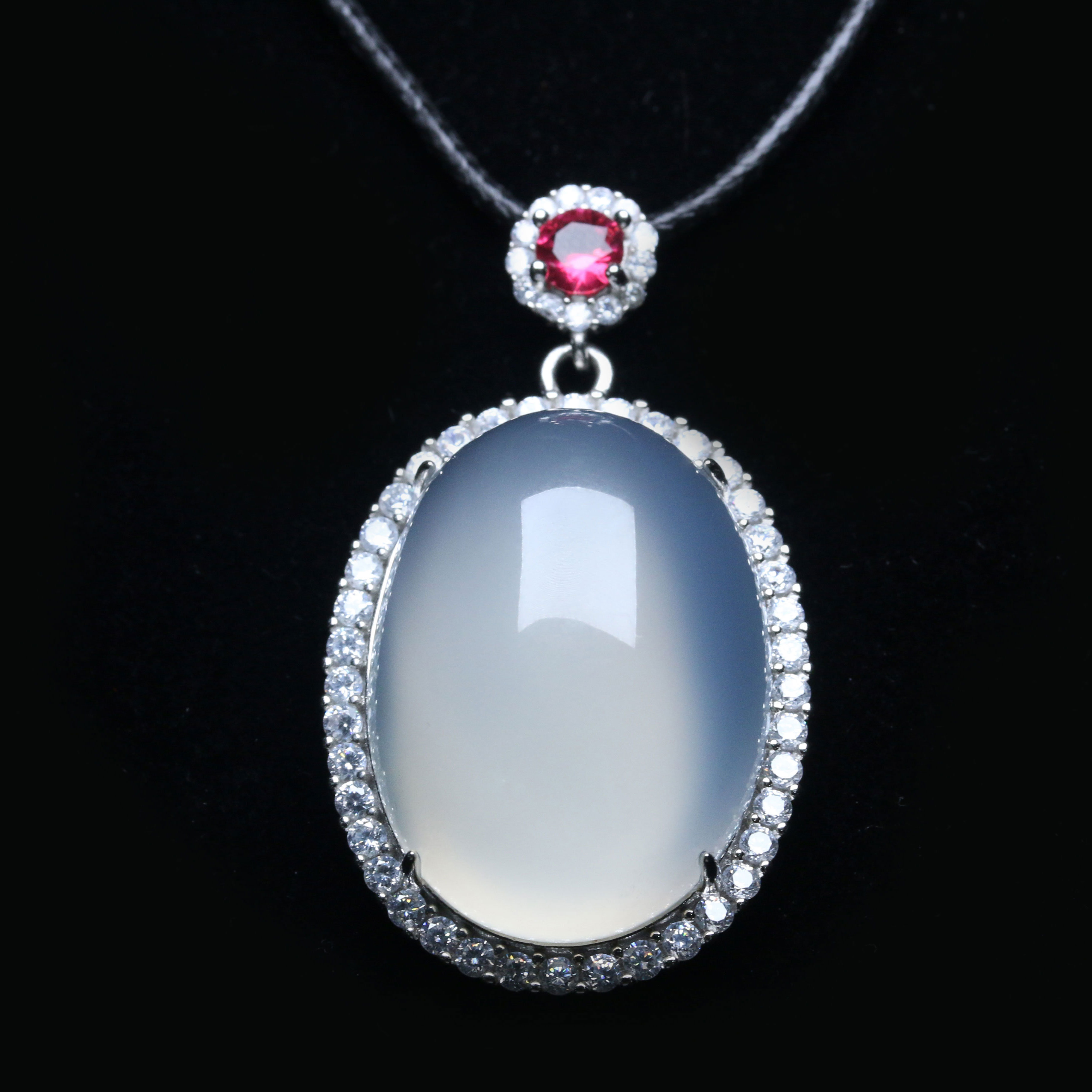 【冰种玉髓蛋面吊坠—贵妃款】