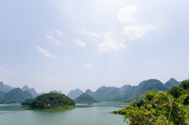 广州指定地点集合出发,前往清远清新(约3h,走进桃花湖,山清