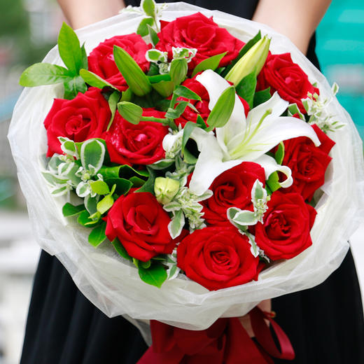 幸福时刻-11朵红玫瑰搭配百合花束送女朋友老婆妈妈浪漫惊喜情人节