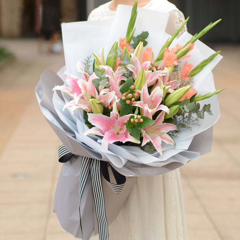 君子之交-19朵百合搭配剑兰精品混搭花束送长辈领导生日迎宾问候探望