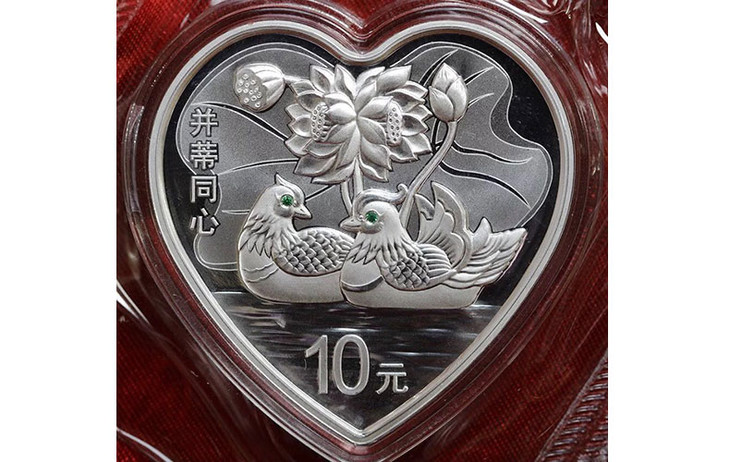 【2015年吉祥文化并蒂同心心形银币】