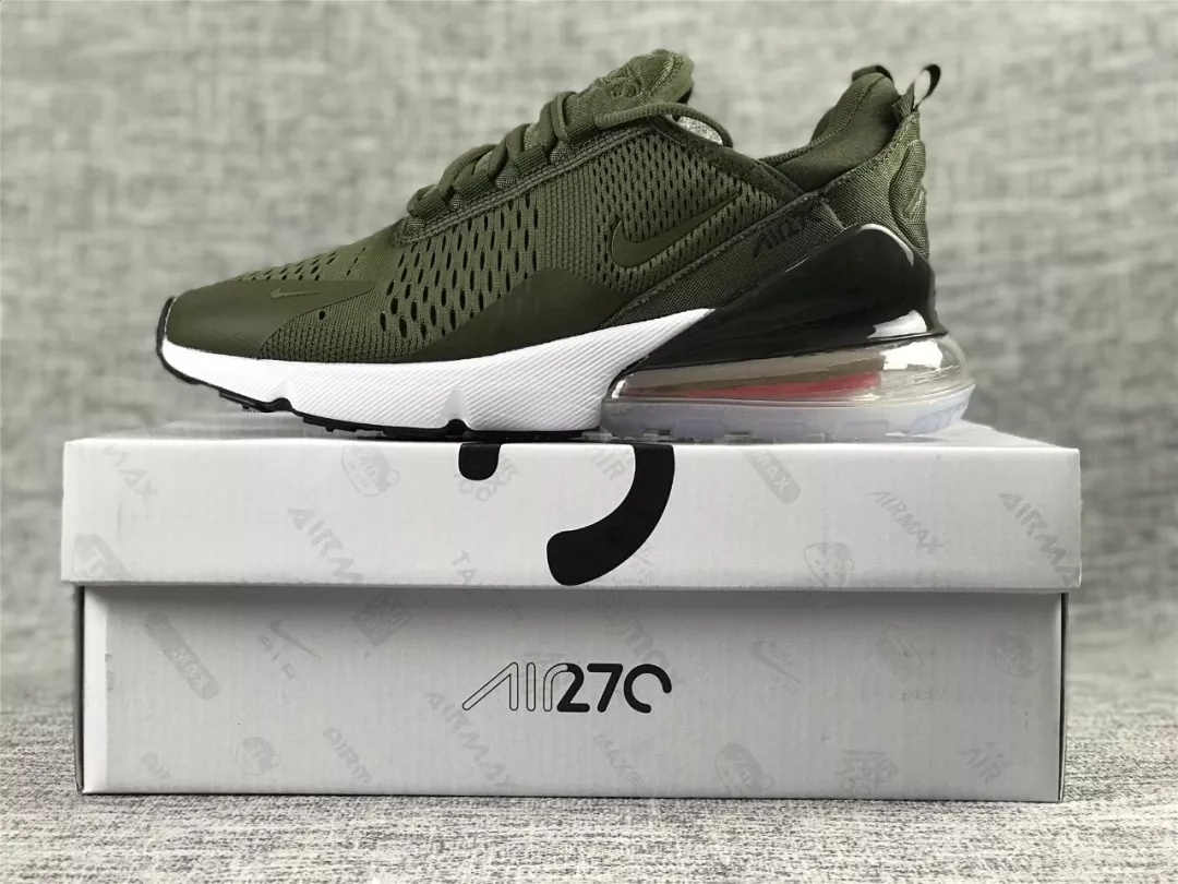 530 3370 耐克运动鞋!