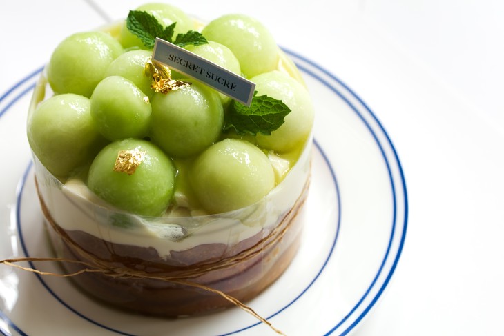 个人份的蜜瓜挞各门店有售,大份蜜瓜挞和流芯蛋糕则需要提前一天预订.