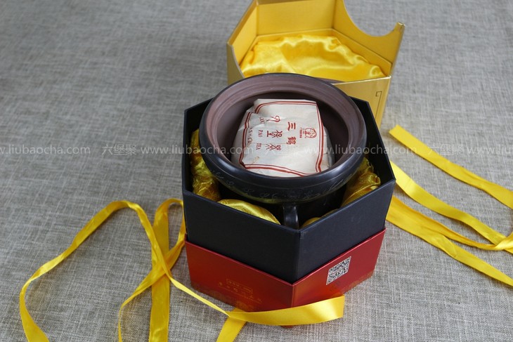 三鹤六堡茶2003年版特级普天同庆(250g)