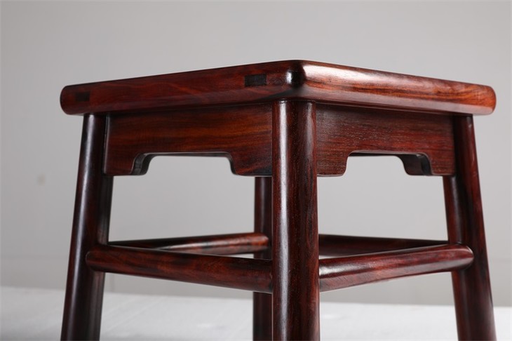 大红酸枝(交趾黄檀)无束腰直足直枨小方凳