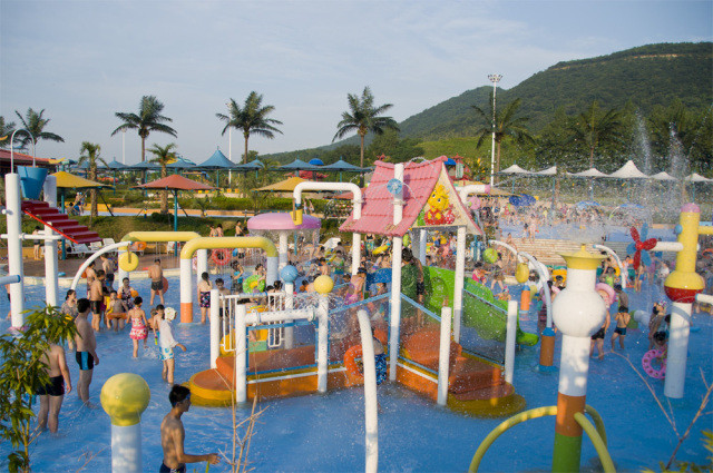 夏日月半湾 缤纷水乐园