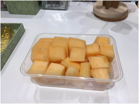 黑美人西瓜,哈密瓜,白心火龙果