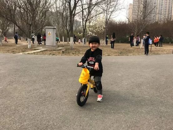 【德国KinderKraft平衡车】极简设计酷炫外形,