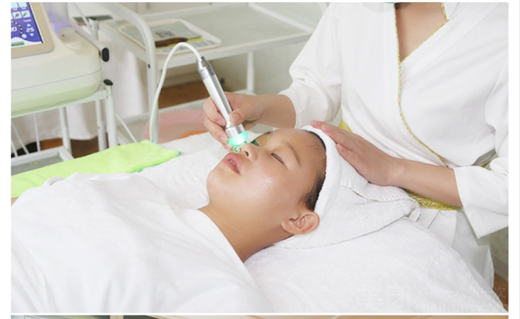 气泡笔:配合黑头导出液,软化分解黑头,给毛孔洗澡,深层清洁肌肤;营养