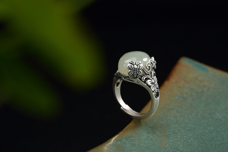 yly-s990复古蝴蝶花镶嵌天然和田玉白玉女高档开口纯银戒指