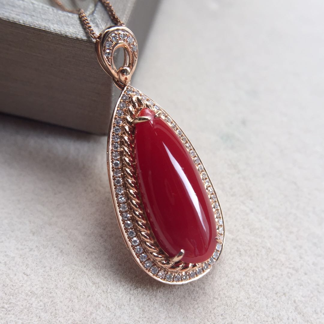 【48576】水滴型阿卡珊瑚吊坠