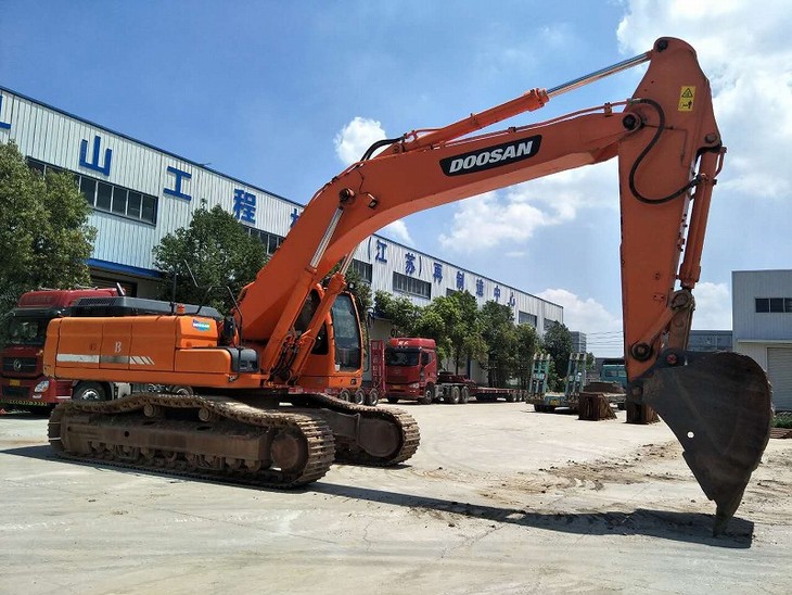 z029 租赁机 斗山dx420lc 【挖掘作业】月租金8万 预定下单