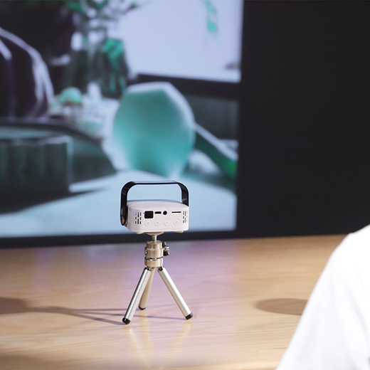 l-mix乐曼掌上投影仪 | 拳头大小,画质清晰,可投射3米巨幕