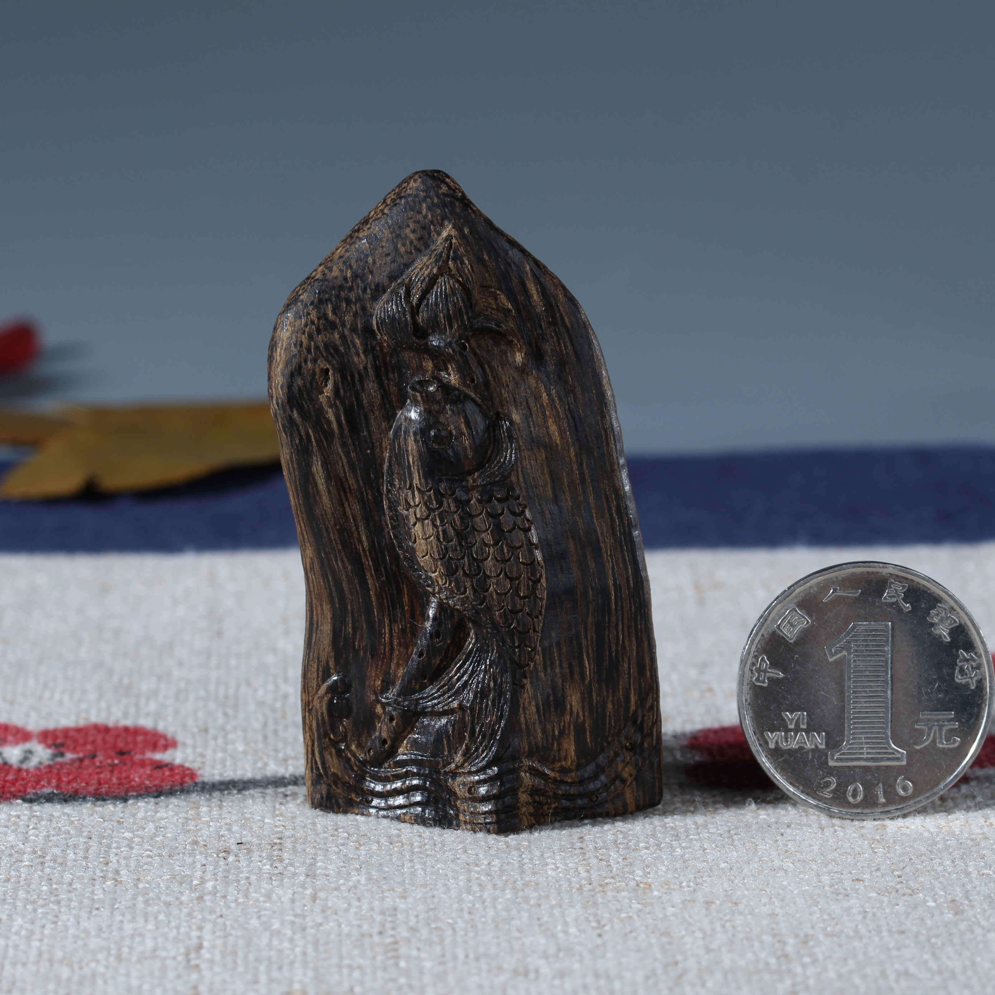 180721东马沉水浮沉香挂件(连年有余)16.8克,规格61*34*18mm