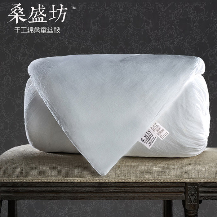蚕丝被厂家：温暖与健康的结合