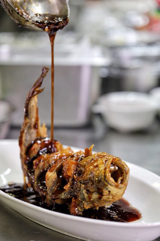 扬州烫干丝 蜜汁小番茄 南京盐水鸭 米其林黑豚叉烧 文思豆腐羹(位)