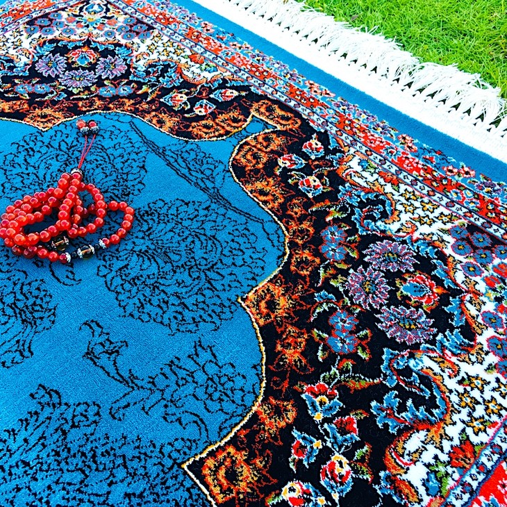 象征着信任,责任,诚实和忠诚,蓝色也是继米色和红色之后,波斯地毯最