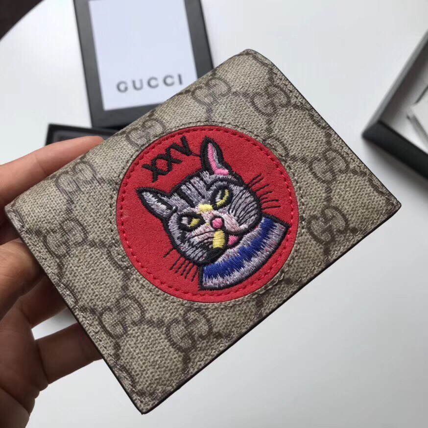 gucci古奇家新款手拿包出货 百元钞票轻松入内迎合2018年的生肖狗狗