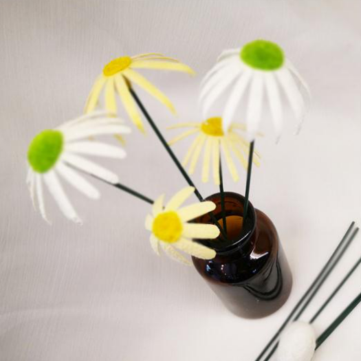 着茧姿生活 属于我们的蚕式慢生活 小朋友们和父母一起,学做一束茧花