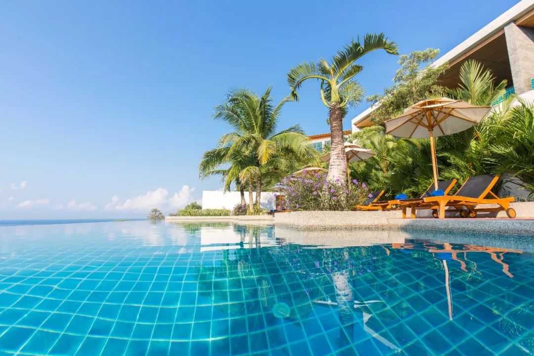 泳池边上的酒吧,提供各种软饮,畅游之后来一杯海岛特饮太舒服了.