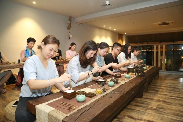 小姐大赛评委 广东香业协会副会长 中国首个大型香道表演艺术团创始人