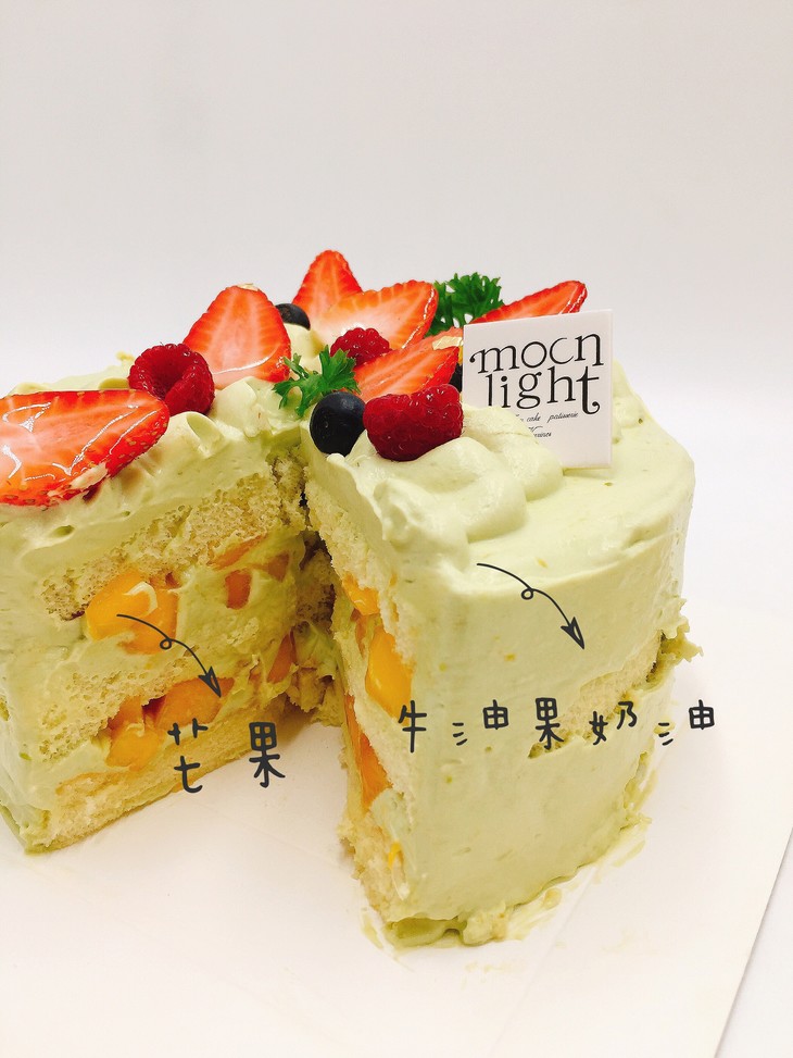 却又健康加分超多percent 牛油果天然和特别的香气 为这款蛋糕增色无