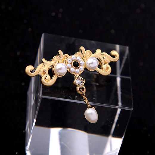 【双十一满就送】多款式秋冬精品胸针饰品