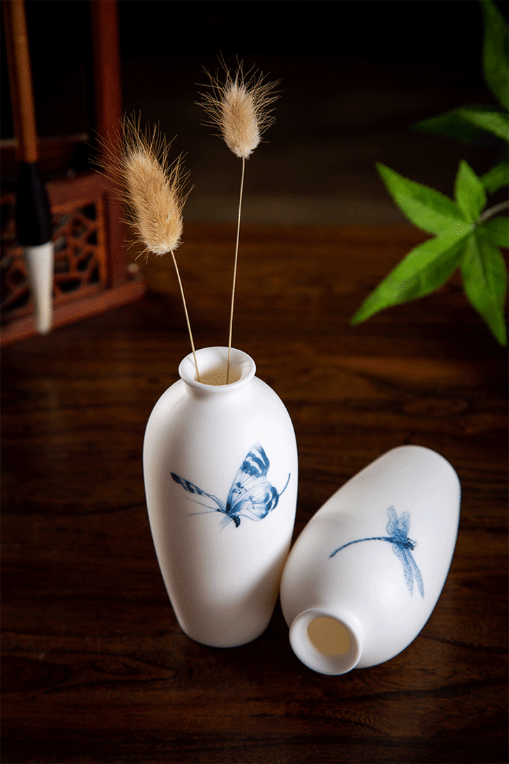 《读者》推出陶瓷花插 简约而不平凡,平淡而不庸俗