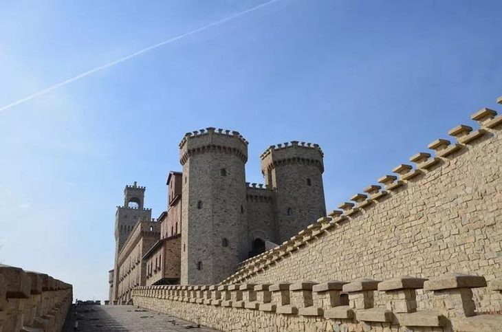 59元起抢购原价120-360元【张裕瑞那城堡酒庄】2-4人套票(欧式城堡 4d