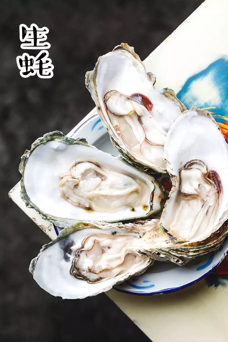 生蚝烫火锅,菜要拿油泡,吃过一次忘不了!