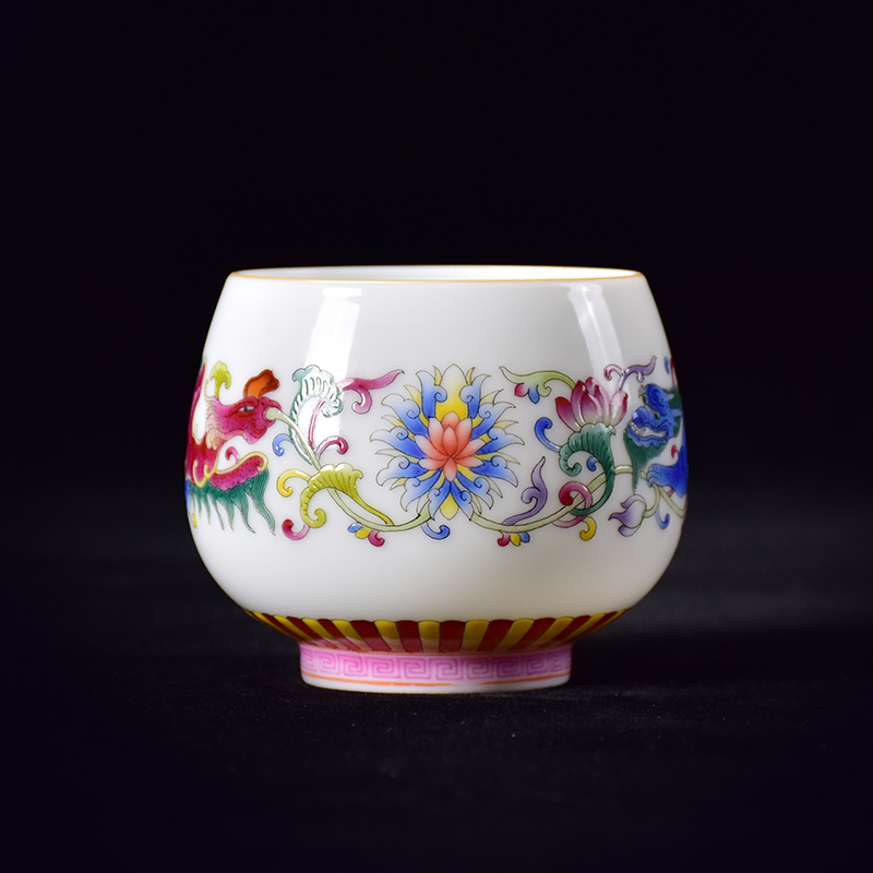 粉彩手绘环龙纹圆融杯