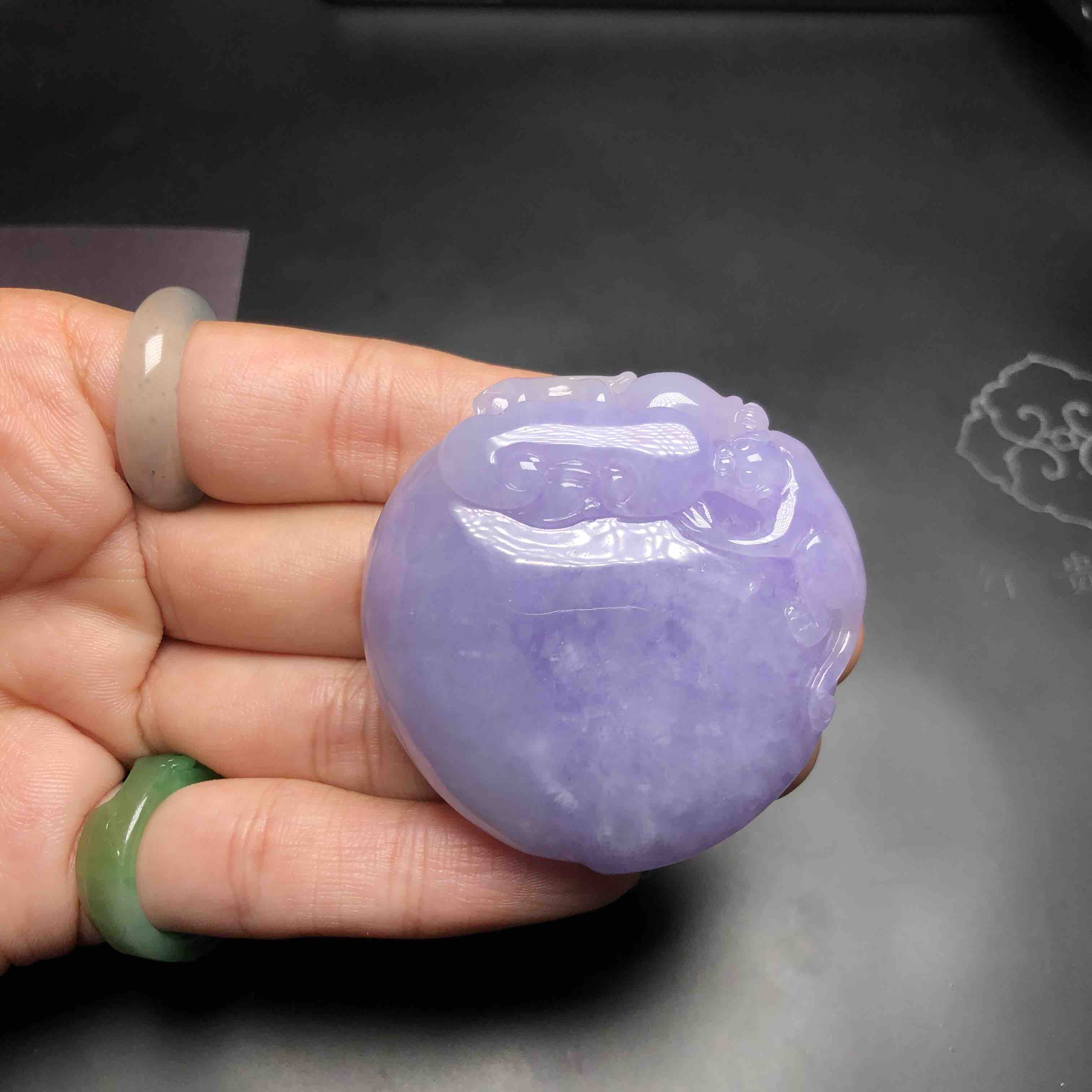 糯种浓紫寿桃,颜色浓郁,整体紫色,厚到没朋友,完美,绳艺和金扣设计均