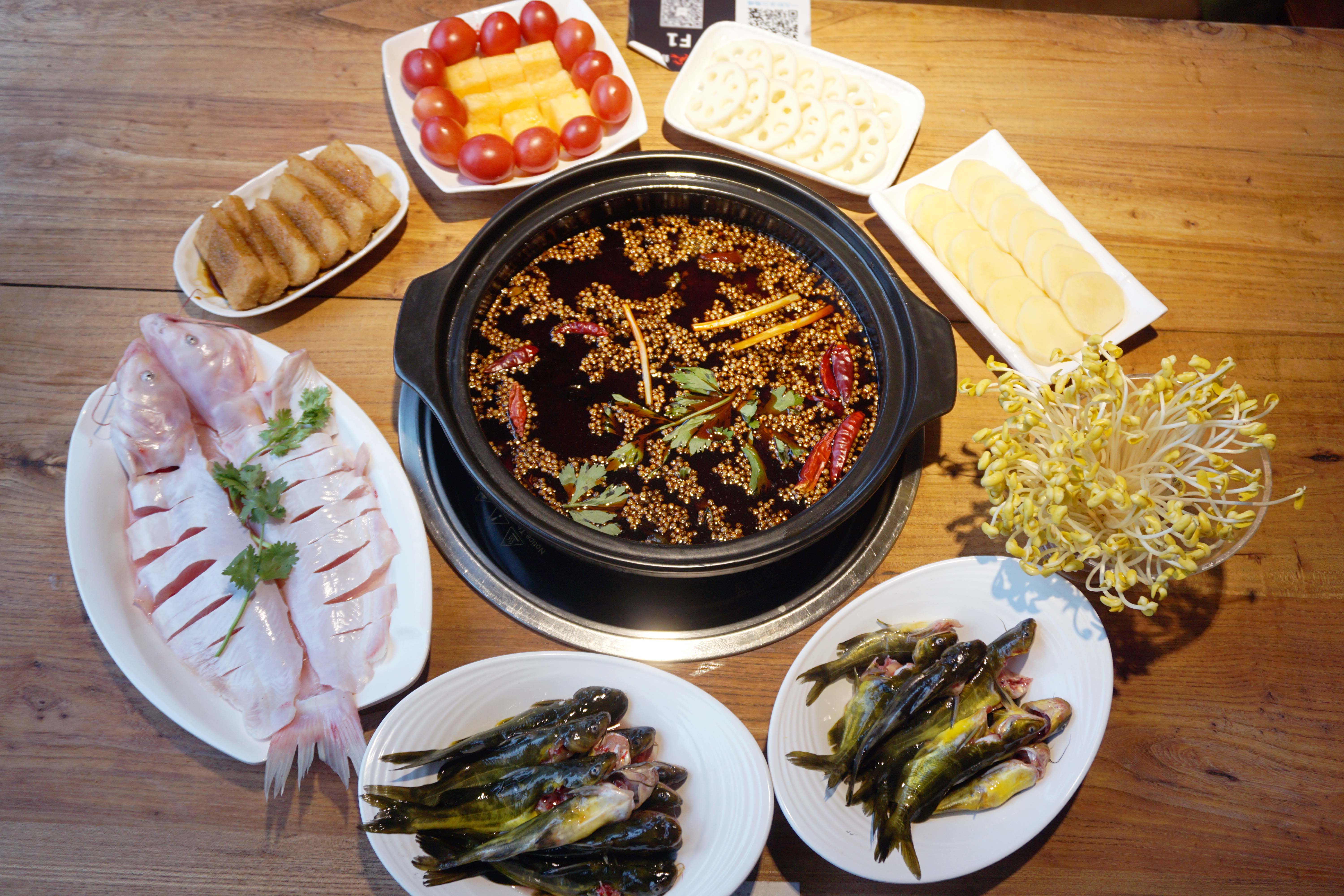 【4折】98元抢原价235元4人河鲜火锅套餐,三角峰 黄沙 素菜 小吃水果