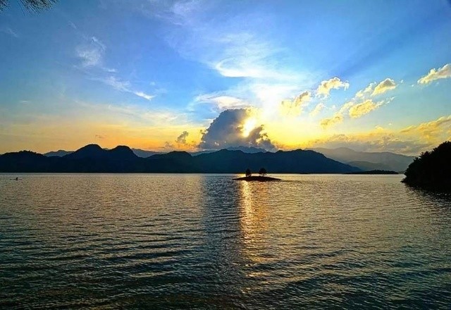 南山湖.JPEG