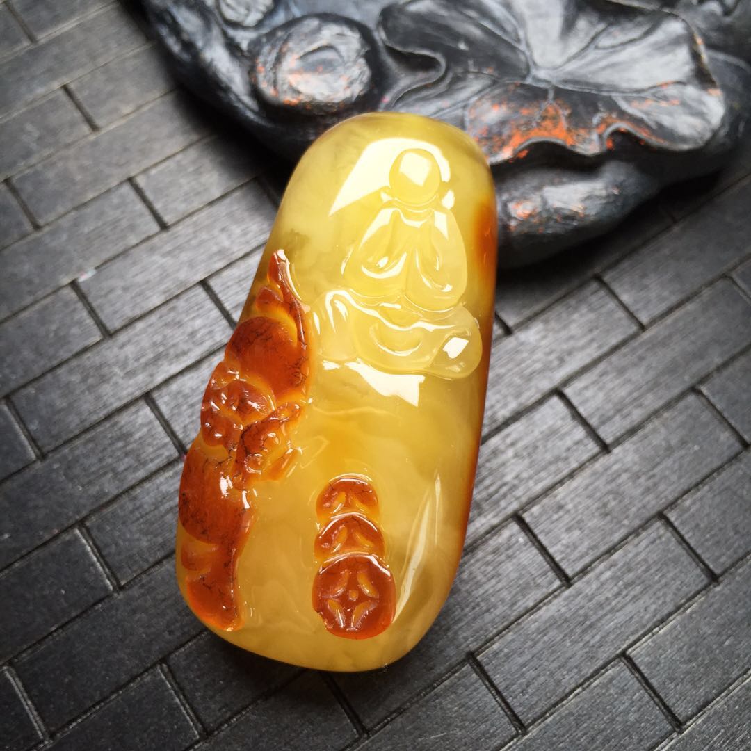 【d49778】蜜蜡红皮巧雕悟道