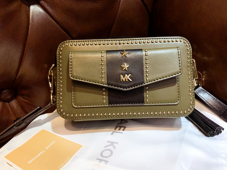 mk 真皮星星铆钉口袋斜跨手拿相机包 三色