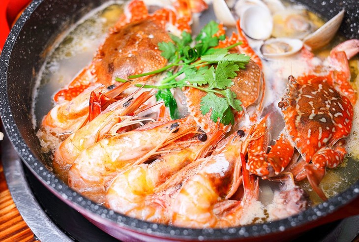 【乐阳江】5折!新颖海鲜霸王鸡煲,3人也能吃到爽!