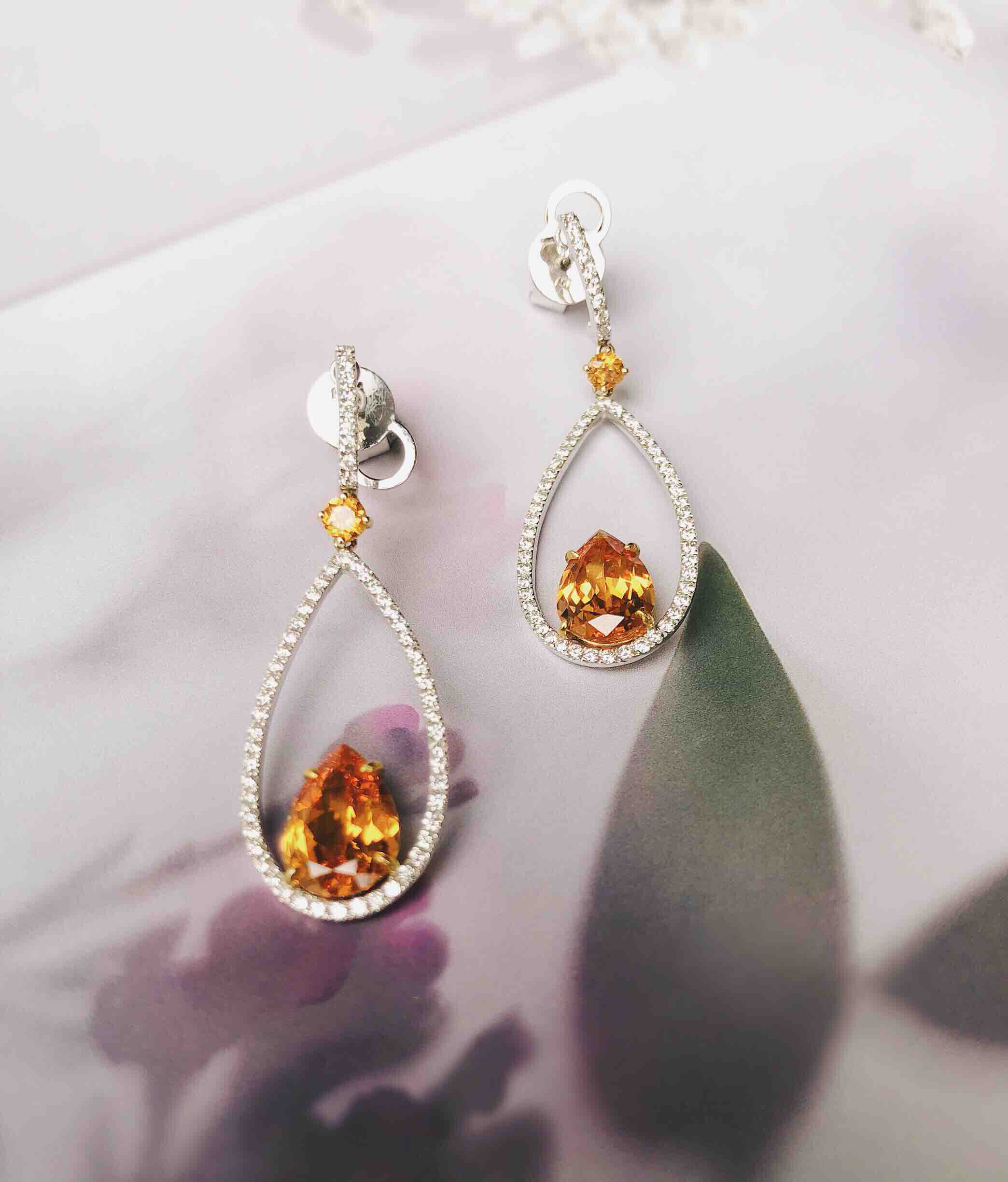 "swing物语" 4.78克拉天然芬达石耳环