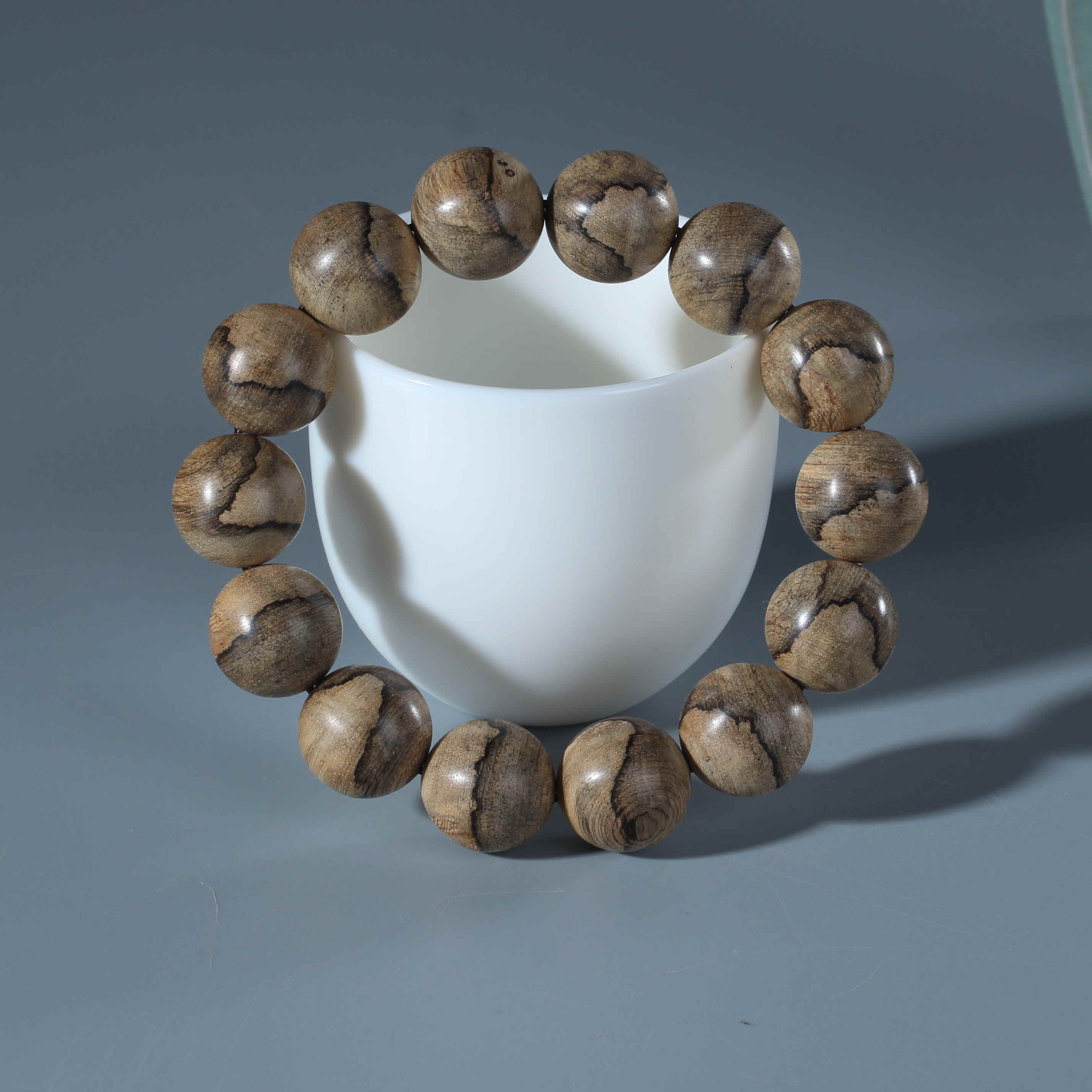 09111810西马沉香手串16mm14颗22克