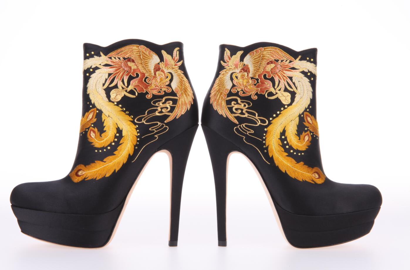 sheme 经典 黑金 刺绣 凤 高跟 短靴