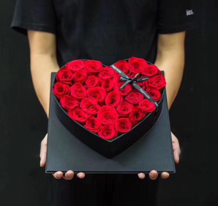 时尚礼盒天使之心,33朵红玫瑰礼盒