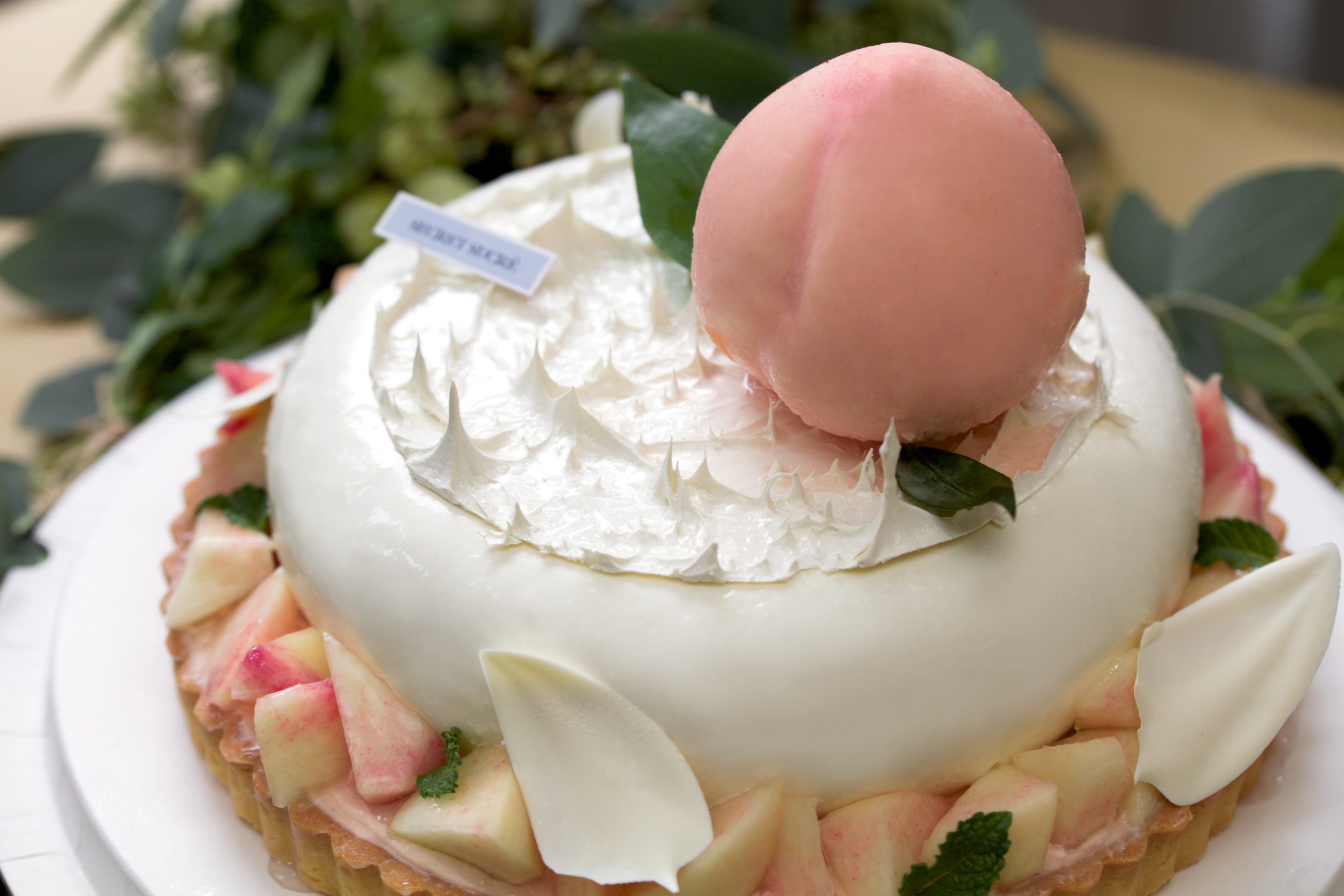 商品详情 接着就设计了这款生日聚会蛋糕——福桃内馅儿取水蜜桃的甜