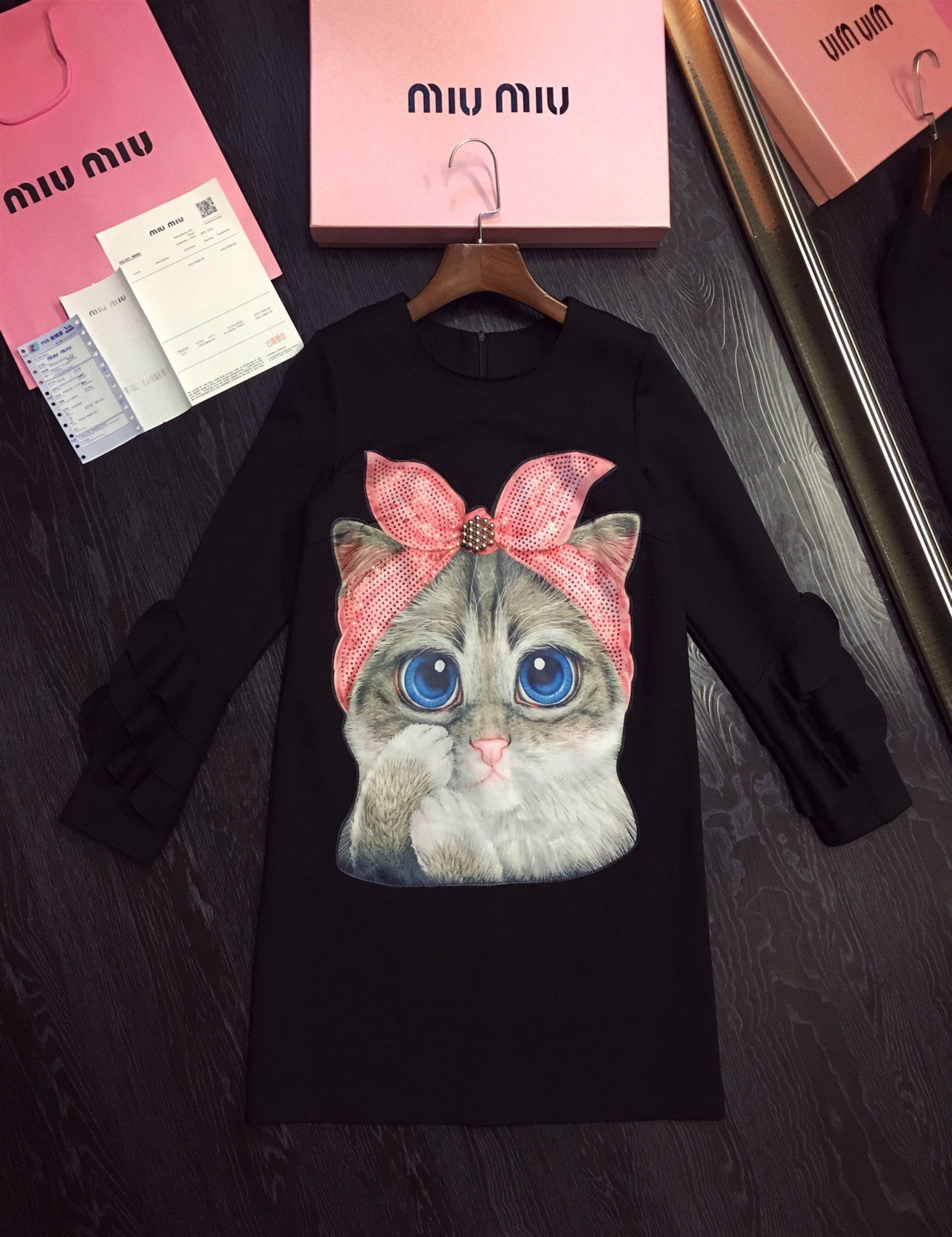 miumiu缪缪 2018秋冬专柜同款 重工烫钻钉珠钉布猫咪荷叶袖连衣裙