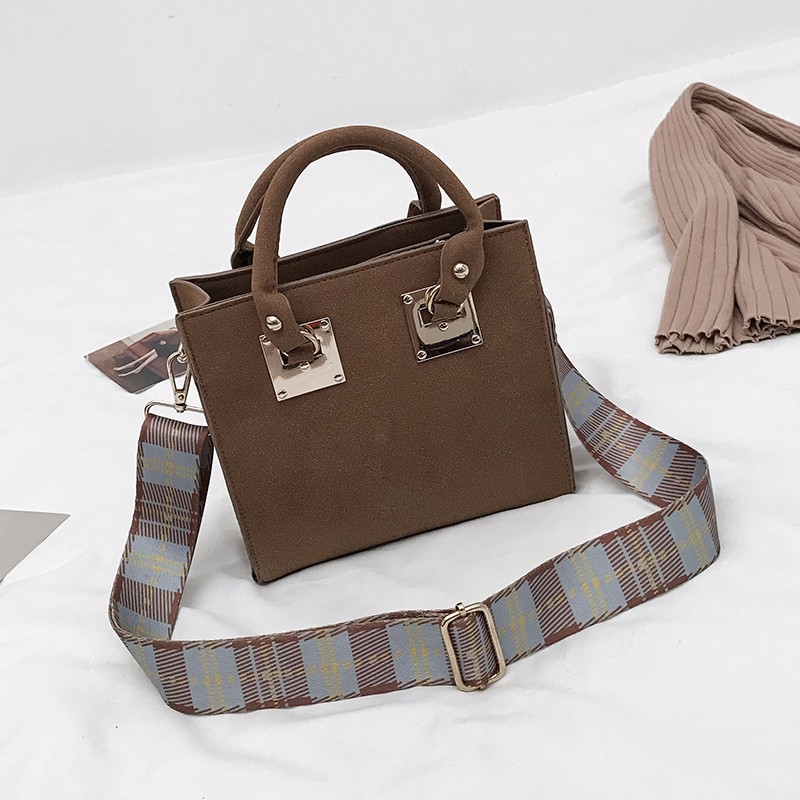 【包包】经典时尚磨砂小方包/1518084