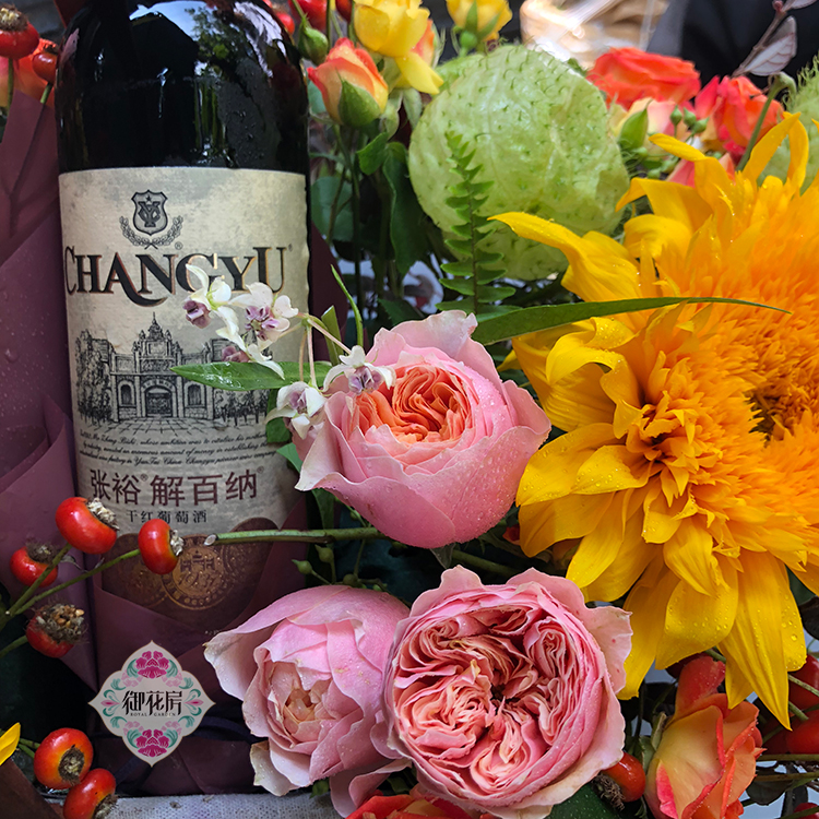 手提花篮红酒礼