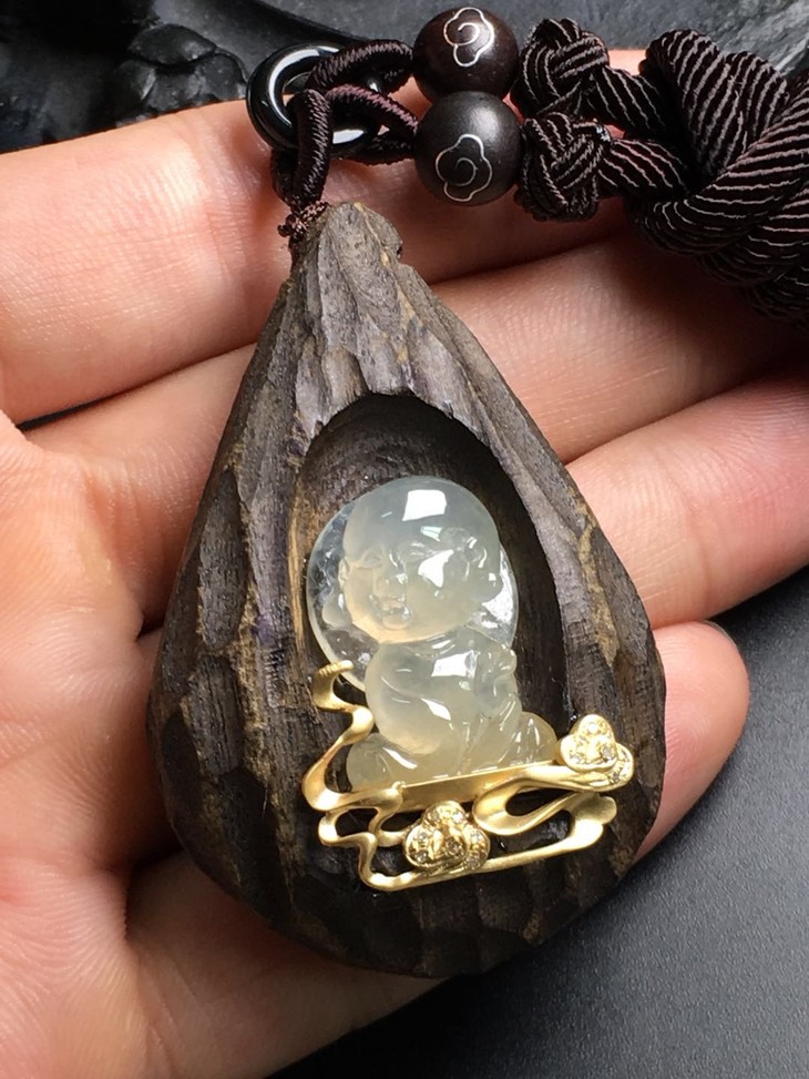 【10975】翡翠冰种小沙弥 沉香挂件