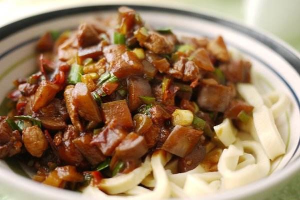 尖椒鸡蛋打卤面(吴强冒菜香锅麻辣烫)